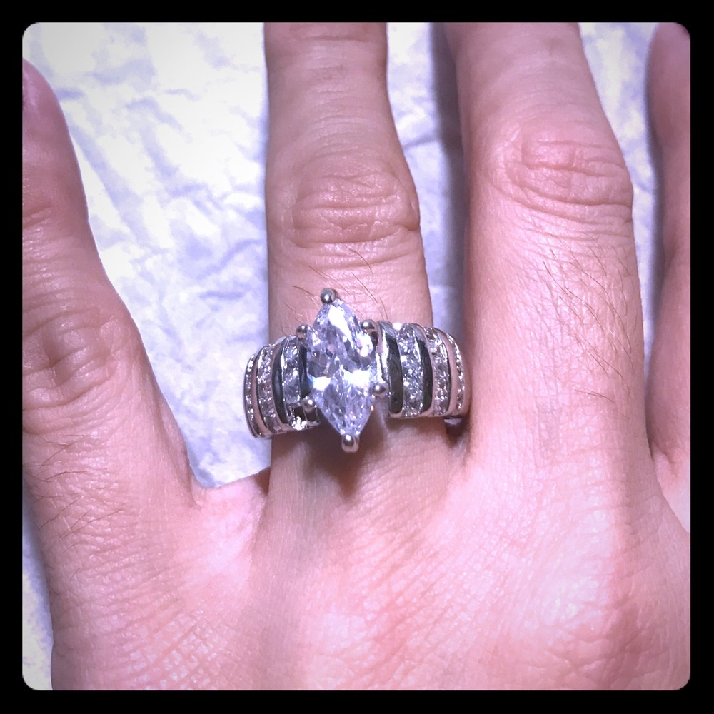 Gorgeous ring! ๐๐ - Picture 1 of 6